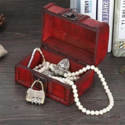 Caja de madera roja