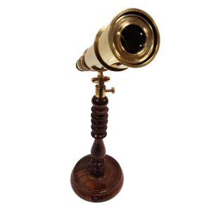 Telescopio Pirata Sobre un Pedestal Corsario