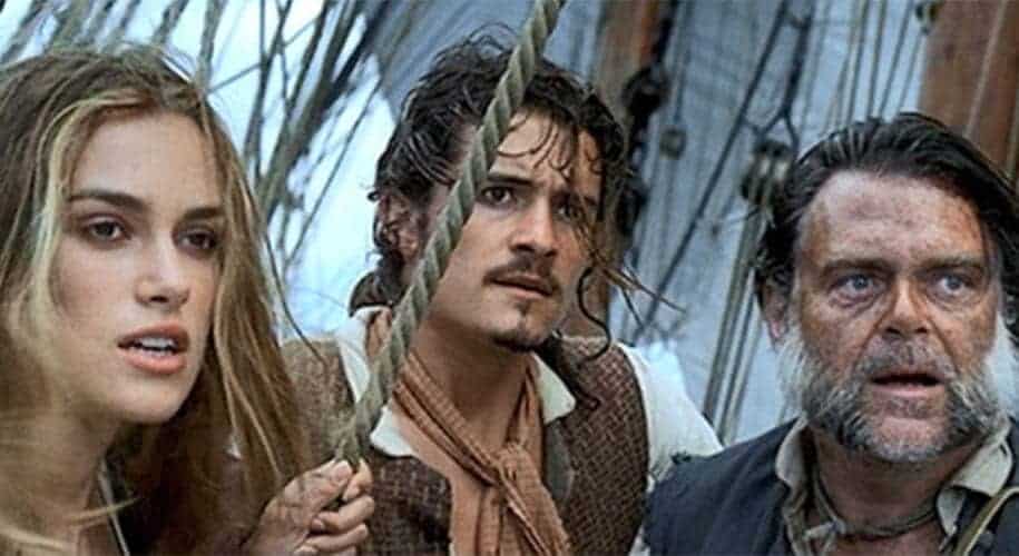 7 Elizabeth Swann en barco ineterceptor